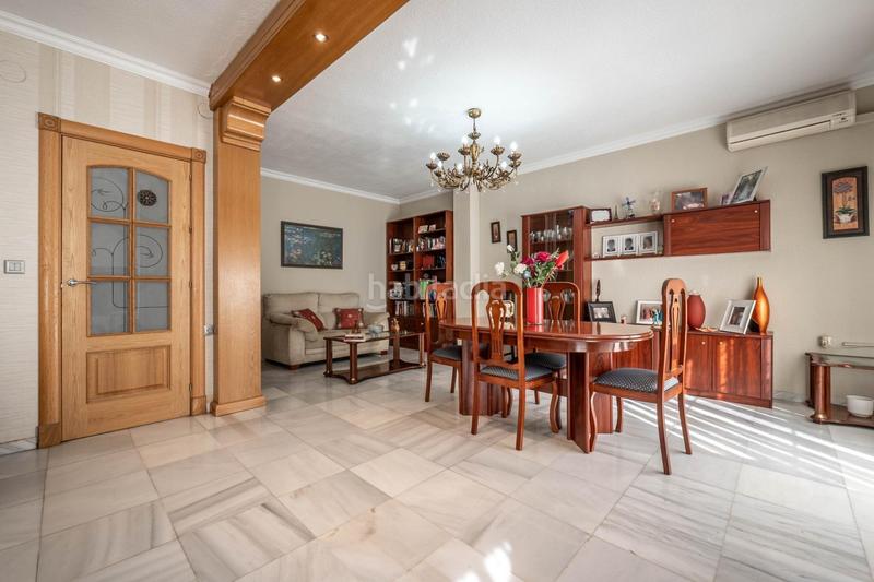 Foto cc017af7-173f-49c9-a034-9cb04e0282bc. Piso  céntrico con 3 grandes habitaciones, 2 baños, terraza, cocina, despensa y lavadero. garaje opcional en Albolote