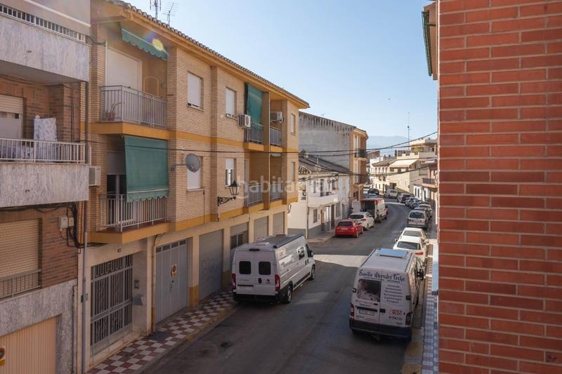 Foto d48bd767-dd11-4413-81e3-48ed91b073fb. Piso  céntrico con 3 grandes habitaciones, 2 baños, terraza, cocina, despensa y lavadero. garaje opcional en Albolote