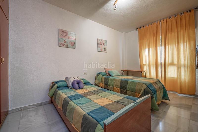 Foto d792f4e0-d7a8-49dc-bff9-a2f67906da0e. Piso  céntrico con 3 grandes habitaciones, 2 baños, terraza, cocina, despensa y lavadero. garaje opcional en Albolote