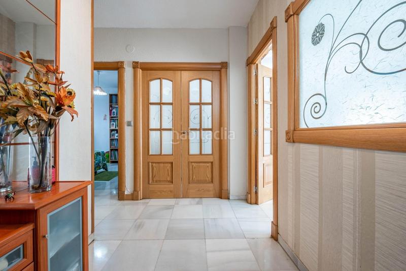 Foto e426986c-90fa-4e3f-acee-b5c31bfd7635. Piso  céntrico con 3 grandes habitaciones, 2 baños, terraza, cocina, despensa y lavadero. garaje opcional en Albolote