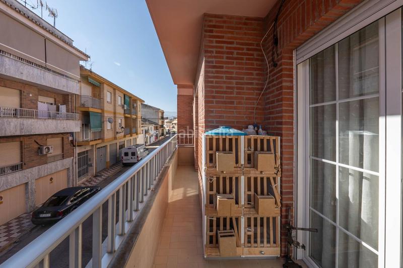 Foto e7b4bbc0-9e5c-4d63-8ec2-2ce6801ee2d2. Piso  céntrico con 3 grandes habitaciones, 2 baños, terraza, cocina, despensa y lavadero. garaje opcional en Albolote