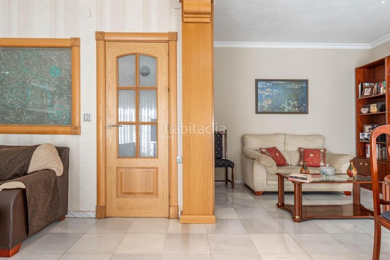 Foto f7a977a0-89ef-449f-964a-bf05f6cceadb. Piso  céntrico con 3 grandes habitaciones, 2 baños, terraza, cocina, despensa y lavadero. garaje opcional en Albolote