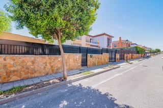 Maison jumelée  Calle de la cigüeña. Chalet pareado con parcela y piscina propia