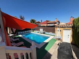Chalet  Calle menta. Se vende preciosa casa independiente en la zubia  lista para ent