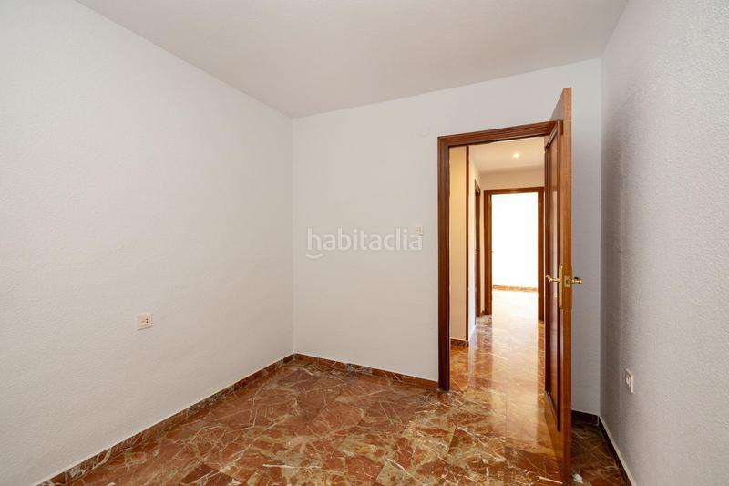 Foto 6d533318-68eb-4d10-bda9-1c060a703f43. Rent flat with heating parking in Pajaritos Granada