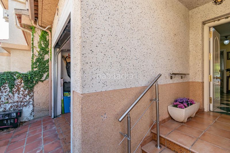 Foto e4ea63cc-b60a-4625-a40d-dde60de99680. Casa adossada a calle tarifa 4 a Híjar Gabias (Las)