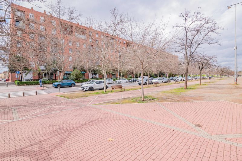 Foto 31ad8c94-8bd0-4f0e-bc3b-b3d6e8c4bc59. Dúplex amb aparcament a Joaquina Eguaras Granada