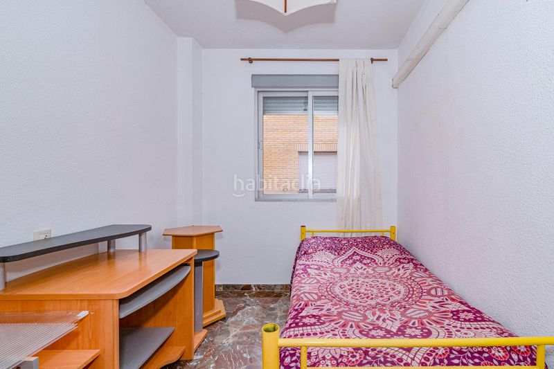 Foto af2942f4-7086-4e56-a9bb-17c2b4186d80. Dúplex amb aparcament a Joaquina Eguaras Granada