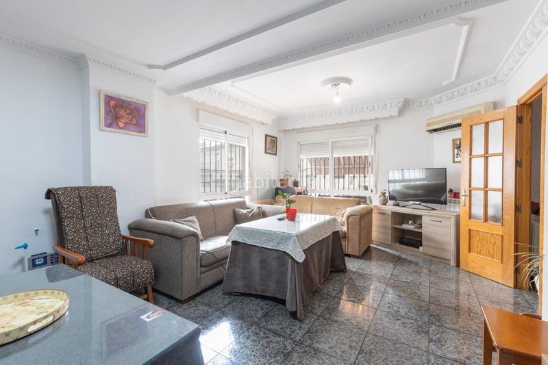 Foto 146fc0ce-466b-4c44-9617-fe82fa3fa095. Casa aparellada amb aparcament a Atarfe