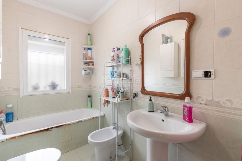 Foto 1e498e3f-2f10-48aa-9294-f95d6de44e33. Casa aparellada amb aparcament a Atarfe