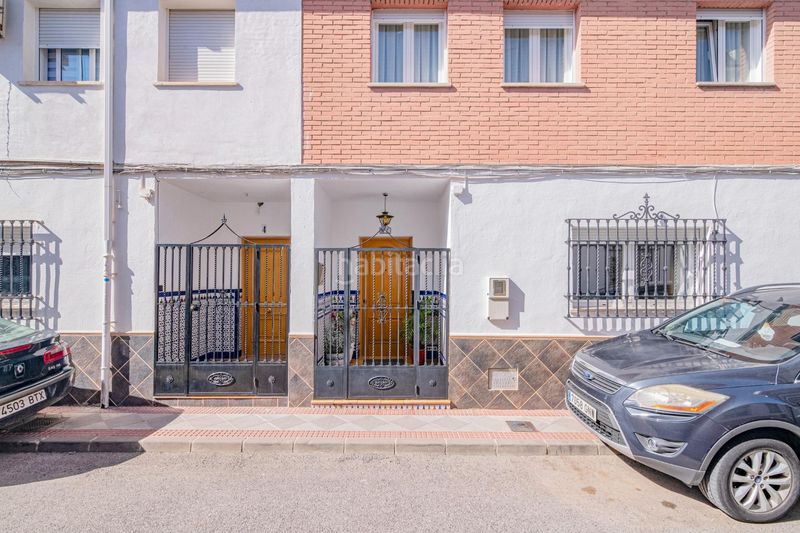 Foto 1843d1af-faea-462d-8ebc-a149659db743. Casa adossada amb aparcament a Atarfe