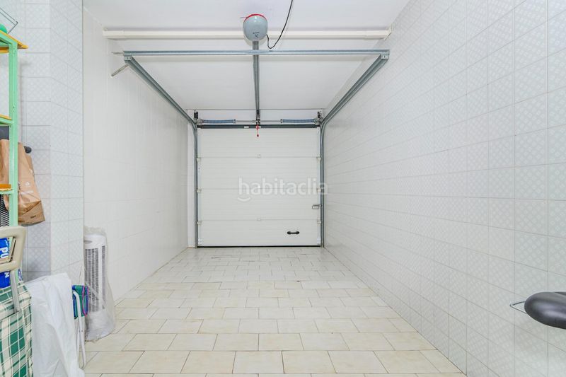 Foto f0a181a6-3bbd-4589-8092-6e0186dd5bc0. Casa adossada amb aparcament a Atarfe