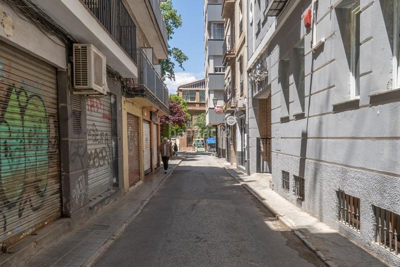 Foto c62092b3-0528-4631-9dec-e41588a6117d. Piso en calle calle almona vieja 7 piso en el centro , totalmente reformado con dos grandes dormitorios y un baño en Granada