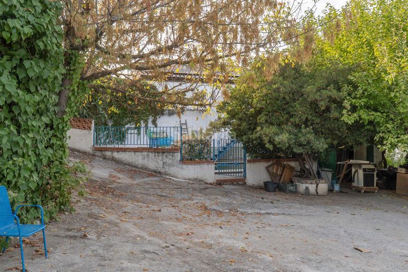 Foto a0b858e0-a7e8-4866-8b44-7573acccf06e. Xalet amb calefacció aparcament piscina a La Zubia Ciudad Zubia (La)