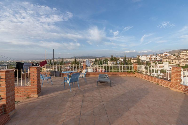 Foto ce3b965a-a61f-4f16-bf82-afdbd7f7b6b2. Xalet amb calefacció aparcament piscina a La Zubia Ciudad Zubia (La)