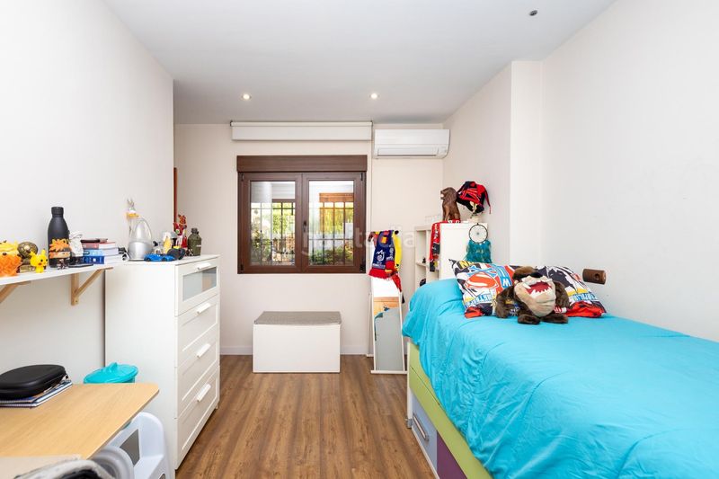 Foto f059b717-a2d8-4250-ac95-6167fb9b6019. Chalet con riscaldamento parcheggio piscina in Villa de Otura