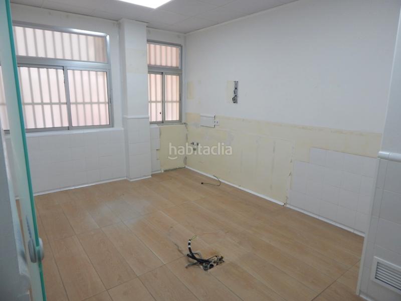 Foto 0cdfe3a6-d3e0-4f57-af9a-1a1df9321093. Business premise with heating in Palomeras Sureste Madrid