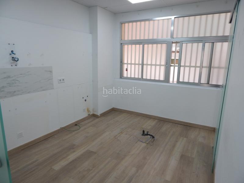 Foto 2dc79027-f29b-4136-9ea8-e1ff9b7dc7f9. Business premise with heating in Palomeras Sureste Madrid