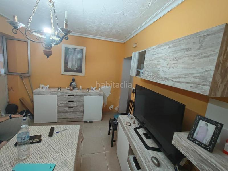 Foto be13a51f-4df5-4747-bdd5-3d50d5b15e60. Casa rebajado !! piso a reformar en Cerro de Reyes en Badajoz