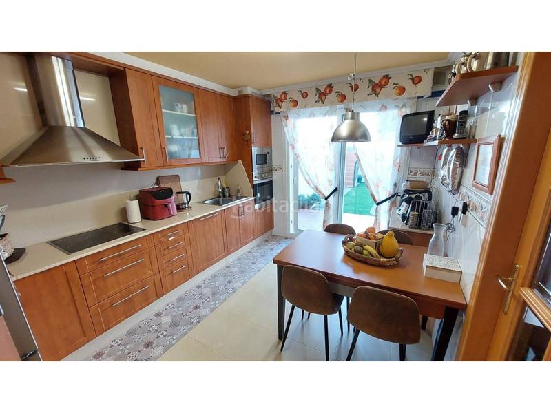 Foto 238a34c6-4eb0-4352-a793-21fef12b8bc8. Casa adosada venta de chalet adosado en Sanxenxo pueblo Sanxenxo