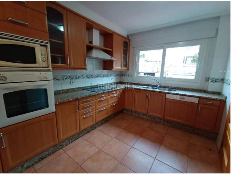 Foto 7470277f-ffa3-4ac3-9b67-863915e07aff. Casa aparellada amb calefacció aparcament a Sanxenxo pueblo Sanxenxo