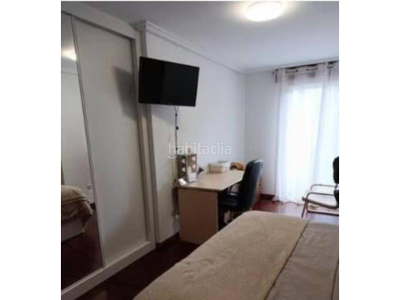 Foto b299bb59-c2bf-4fda-a3d6-54b45e0cc9d9. Apartament amb aparcament a Universidad Ourense