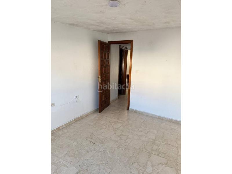 Foto 435cbb45-5e47-4f57-a2b9-78ef6c854578. Edifici a Grove (O)