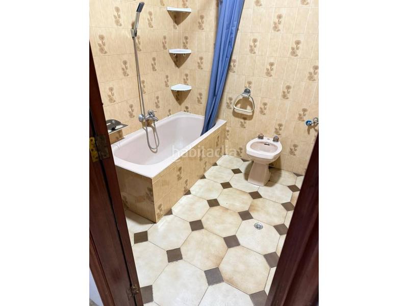 Foto a3008631-b9b3-40fe-927a-cf942fd68ab6. Edifici a Grove (O)