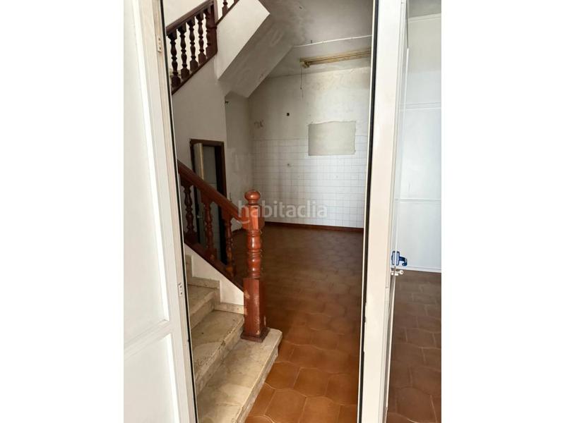 Foto aef9d8cf-7637-461f-b906-d1a39850e3af. Edifici a Grove (O)