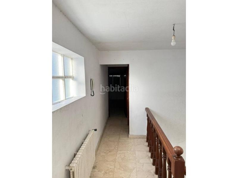 Foto c8aee882-9f1b-46e3-91b0-e58e145f6dad. Edifici a Grove (O)