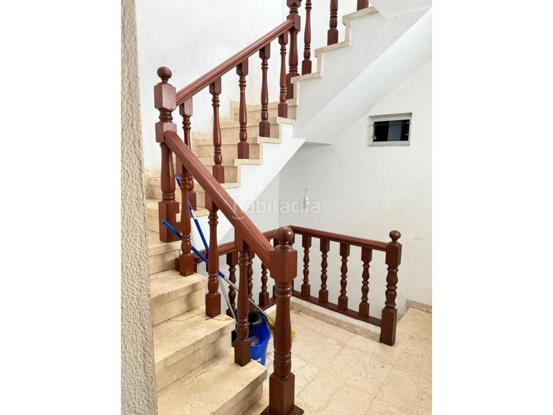 Foto edc255db-f4cc-460d-b432-b785c2140834. Edifici a Grove (O)