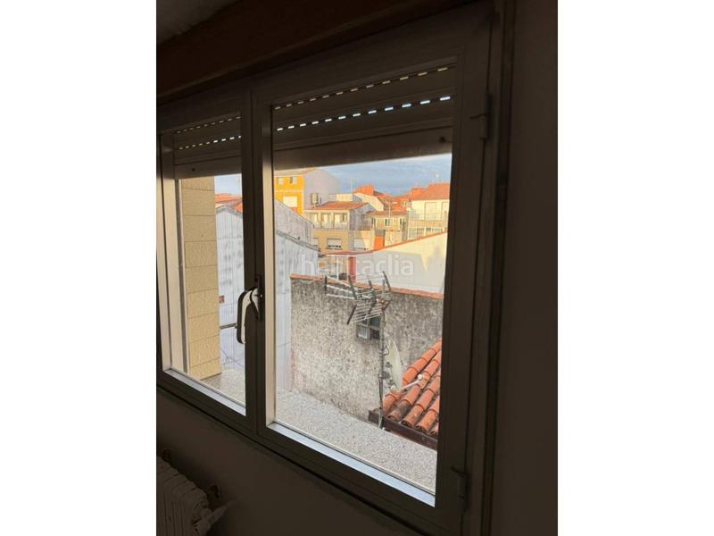 Foto ff1ba59b-335d-4864-b3cb-3b2f5997e2d0. Edifici a Grove (O)