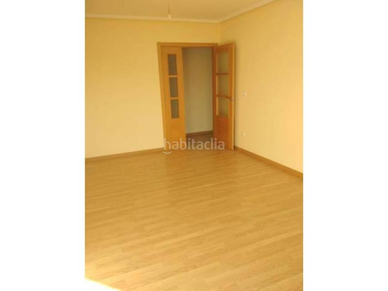 Foto cd1c0076-1146-4506-95c7-c9eb6f378b86. Pis amb calefacció aparcament a San Rosendo Ourense