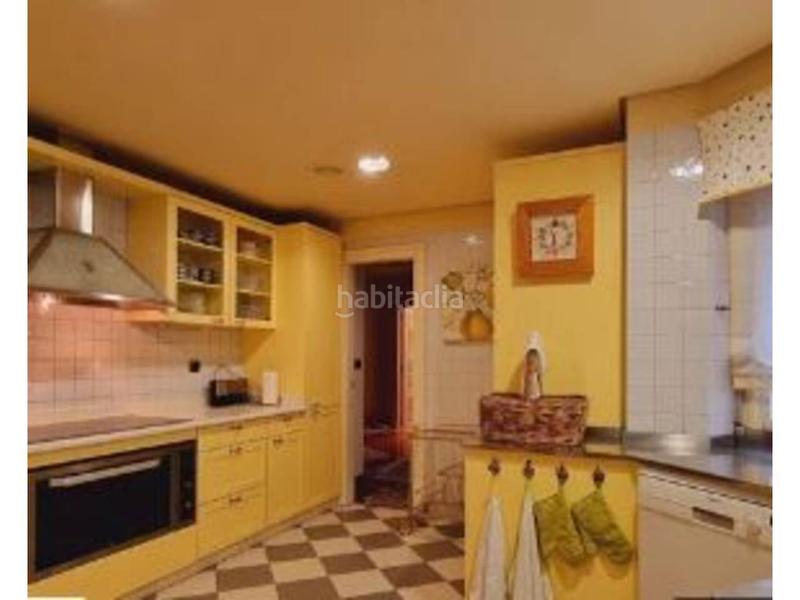 Foto b42a89a2-1e2f-401c-8a99-eb123c36b11e. Piso  en venta en centro en Casco Viejo Ourense