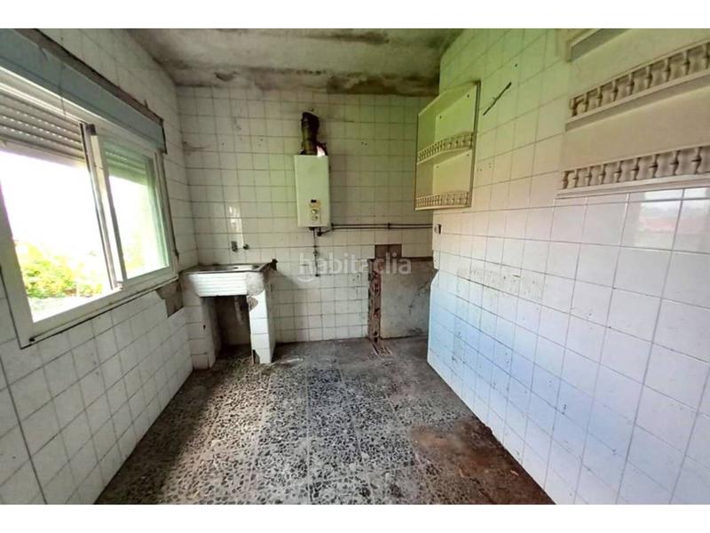 Foto 7c795906-1c42-4197-8c26-de76673b4275. Casa se vende casa para reformar en mende en As Lagoas Ourense