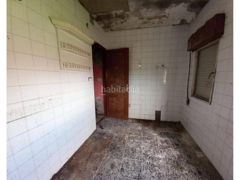 Foto ea8d3879-9aaf-4eb5-b815-c23dfeeec3f2. Casa se vende casa para reformar en mende en As Lagoas Ourense