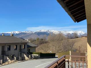 Xalet a Puigcerdà. Gran casa con dos viviendas independientes, jardín soleado y vis