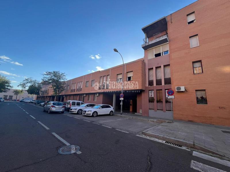 Foto 23c55a0d-cddb-442a-b6c7-9d8cc3467f24. Piso  en venta en Pino Montano - Consolación Sevilla