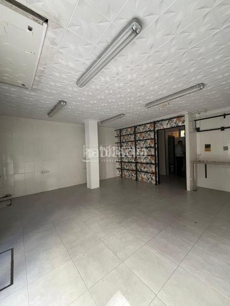 Foto 52c93f59-67ca-426c-b896-eccc5614c14e. Alquiler local comercial tienda en alquiler en Pino Montano - Consolación Sevilla