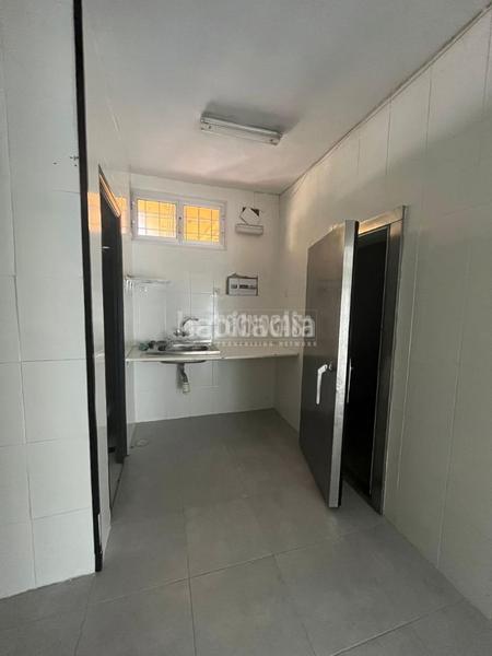 Foto c9e78c39-4d67-4943-90b3-50b97bcea448. Alquiler local comercial tienda en alquiler en Pino Montano - Consolación Sevilla