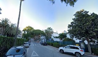 Dúplex a La Carolina - Guadalpín. Inmueble ocupado  unifamiliar con terreno y piscina en marbella