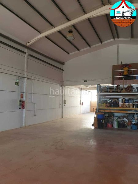 Foto 0af0abfd-bd7a-4064-b9d6-c1d7da5fb80a. Bâtiment à usage industriel dans Viator