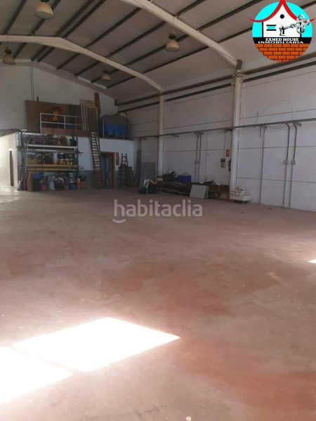 Foto a7011fbc-43bc-4d00-ba7f-d5e0f6e8cb65. Bâtiment à usage industriel dans Viator