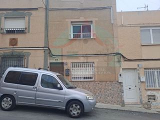 Casa adosada  Sierra morena. Unifamiliar de 2 plantas en piedras redondas