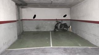 Rent Motorcycle parking in Carrer de sant hermenegild 20. Plaza de parking en alquiler para coche mediano