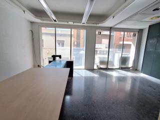 Local Comercial  Carrer de marcelino menéndez pelayo. Local en venta en cornella de 220 metros cuadrados
