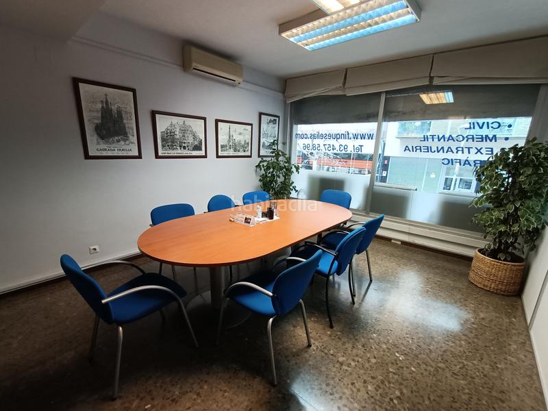 Foto d6e5945a-d883-406b-b138-4d41c6d96ec3. Location bureau dans carrer de la indústria 94 dans Barcelona