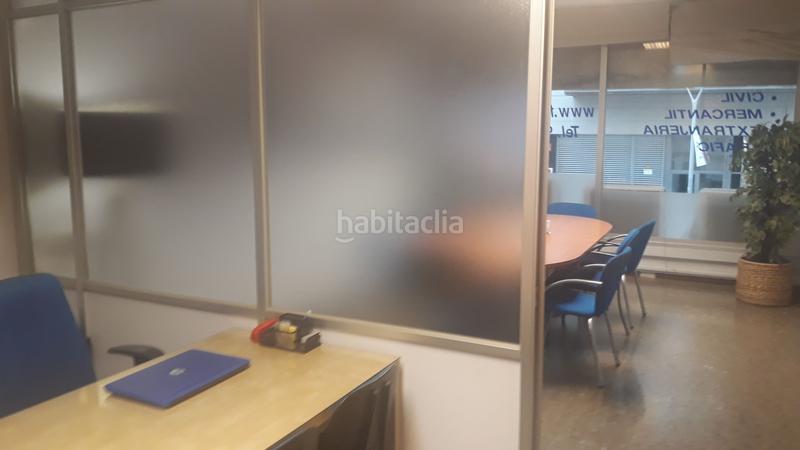 Foto d571ba02-c2c6-40ca-881a-56c756af5d38. Location bureau dans carrer de la indústria 94 dans Barcelona