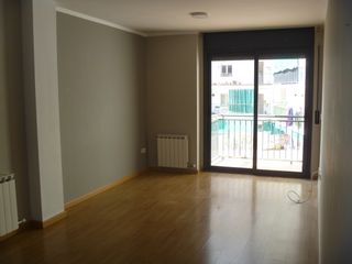 Affitto Appartamento  Carrer del canal d'urgell 14c. Vivienda de 110 m2, 3 habitaciones, 2 baños completos, salón-com
