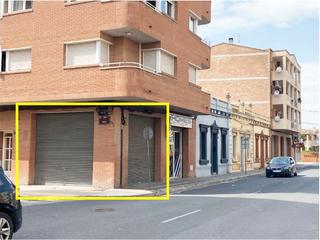 Lloguer Local Comercial a Carrer isern 2. Local esquinero ideal para negocio